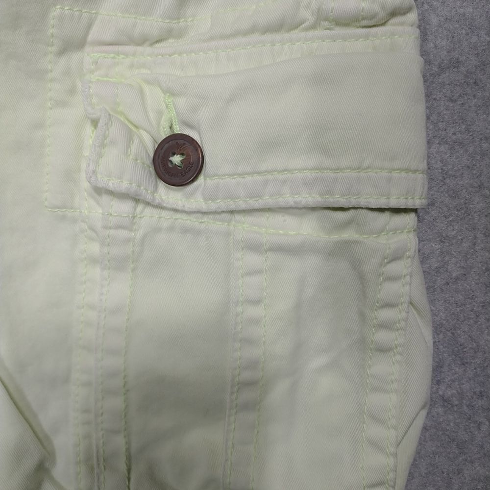 AMERICAN EAGLE Outfitters Mens Size 30 Neon Yellow 100% Cotton 10" Cargo Shorts - Picture 3 of 9